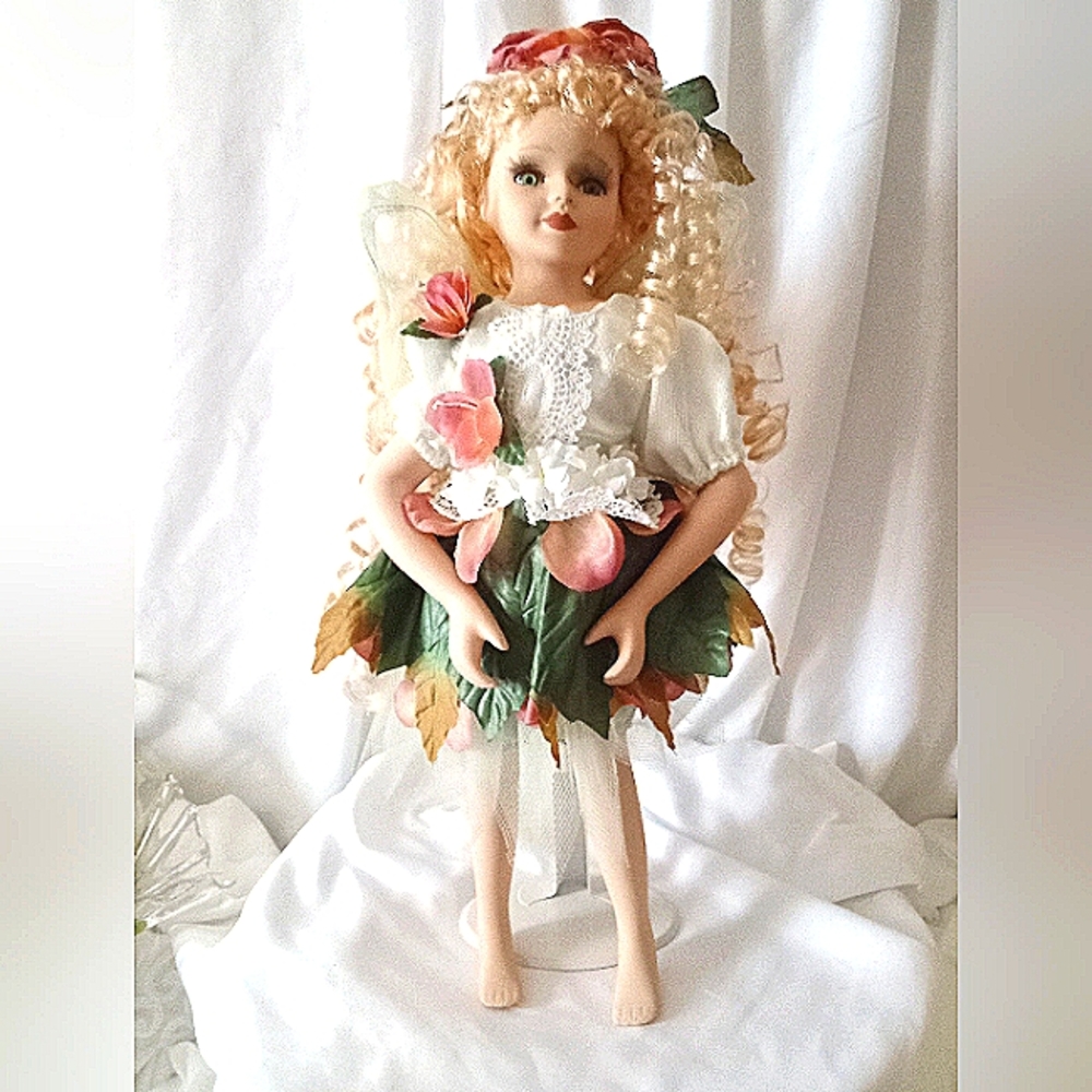 ASHLEY BELLE "STARDUST" COA #202 16" BLONDE